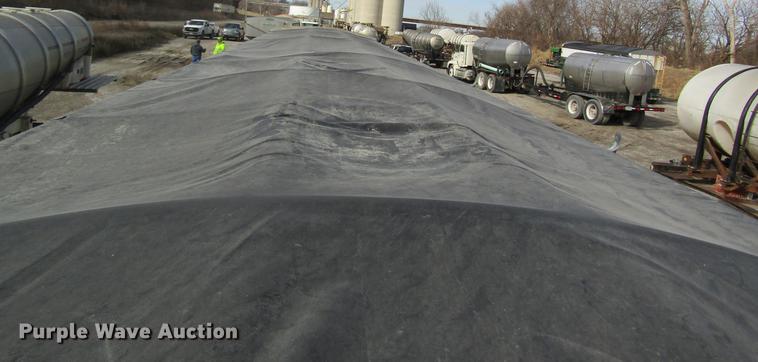 image for item DC4491 2001 Wilson DWH-400 double hopper bottom grain trailer