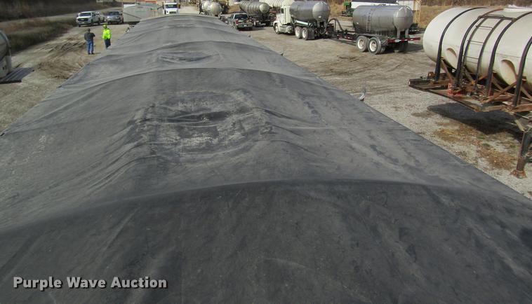 image for item DC4491 2001 Wilson DWH-400 double hopper bottom grain trailer