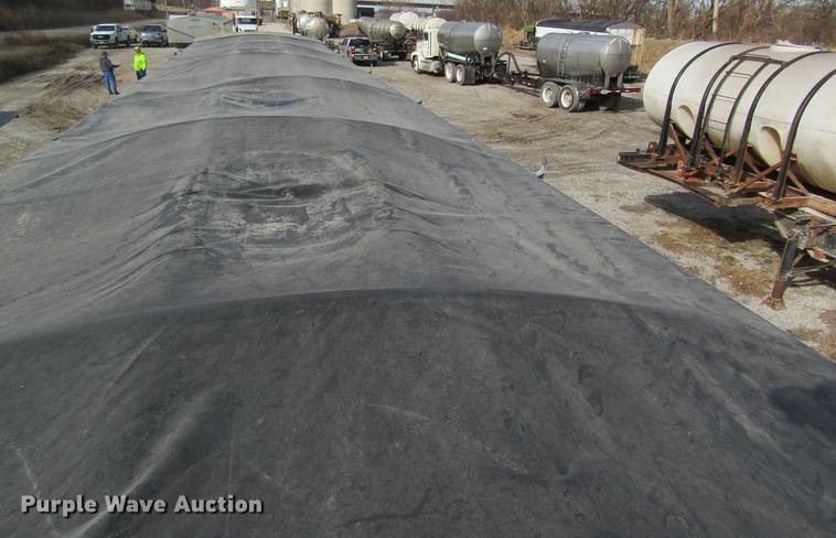 image for item DC4491 2001 Wilson DWH-400 double hopper bottom grain trailer