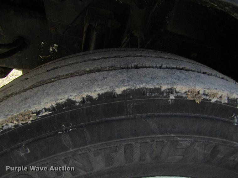 image for item DC4492 2003 Volvo VNM semi truck