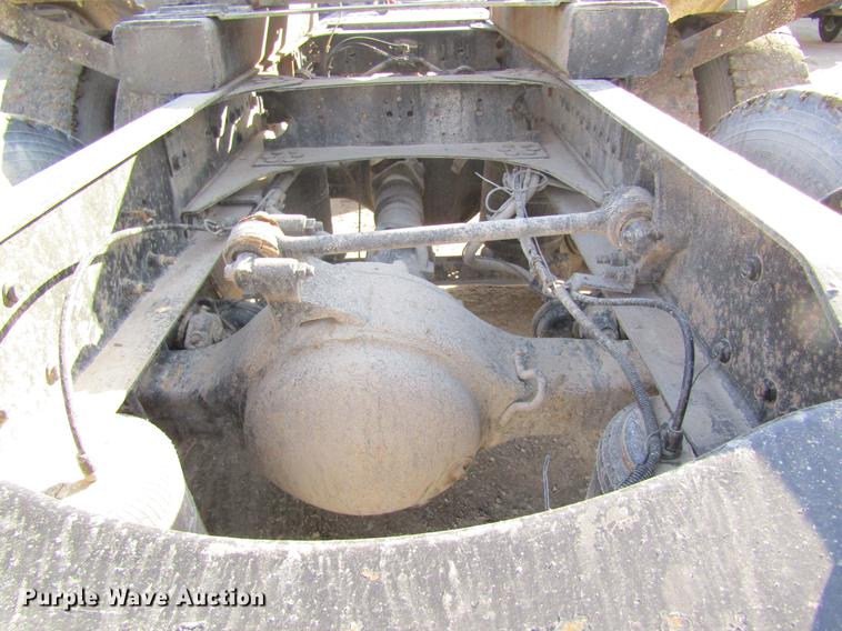 image for item DC4492 2003 Volvo VNM semi truck