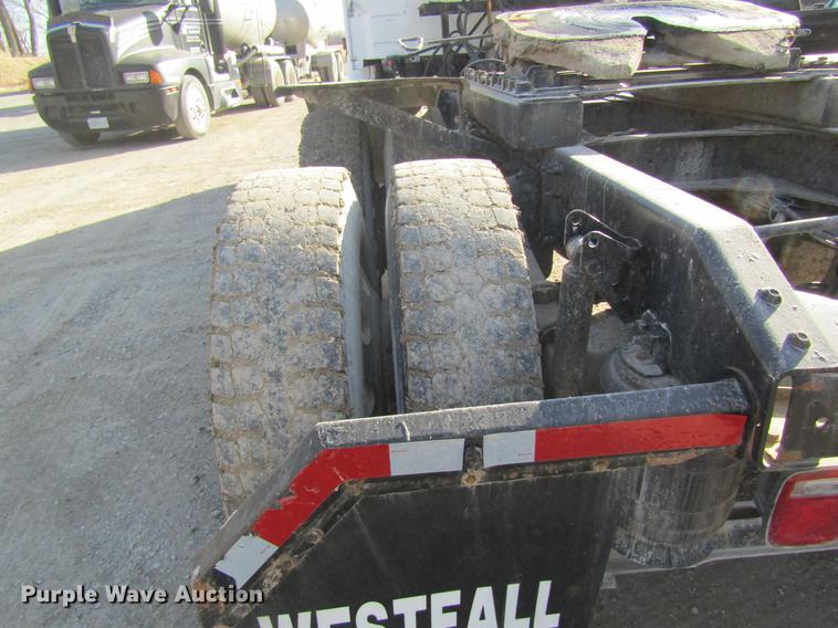 image for item DC4492 2003 Volvo VNM semi truck