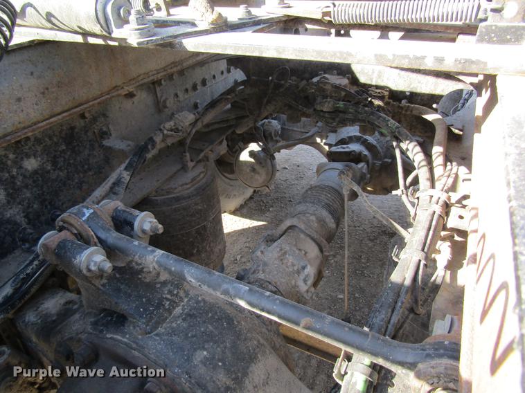 image for item DC4492 2003 Volvo VNM semi truck