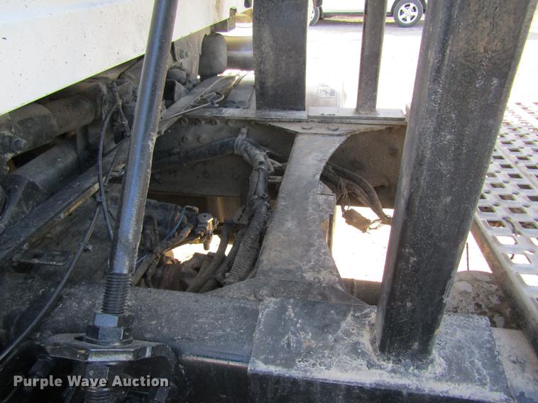 image for item DC4492 2003 Volvo VNM semi truck