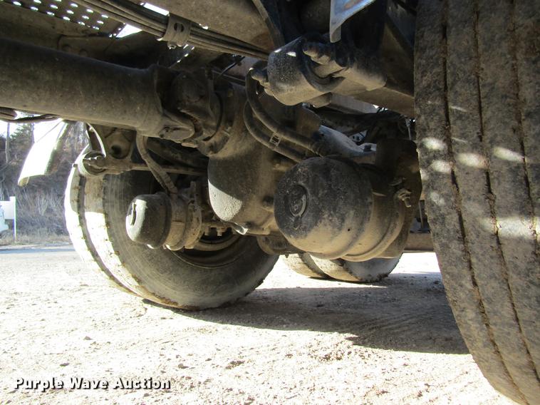 image for item DC4492 2003 Volvo VNM semi truck