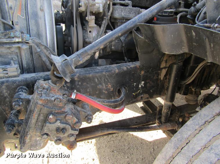 image for item DC4492 2003 Volvo VNM semi truck