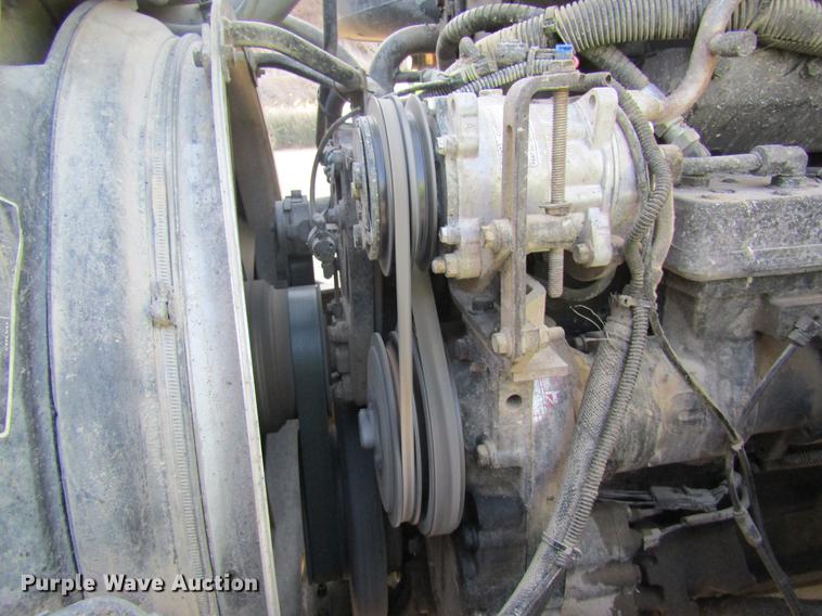 image for item DC4492 2003 Volvo VNM semi truck