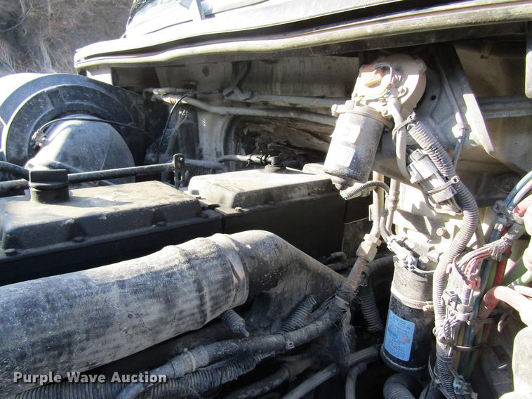 image for item DC4492 2003 Volvo VNM semi truck