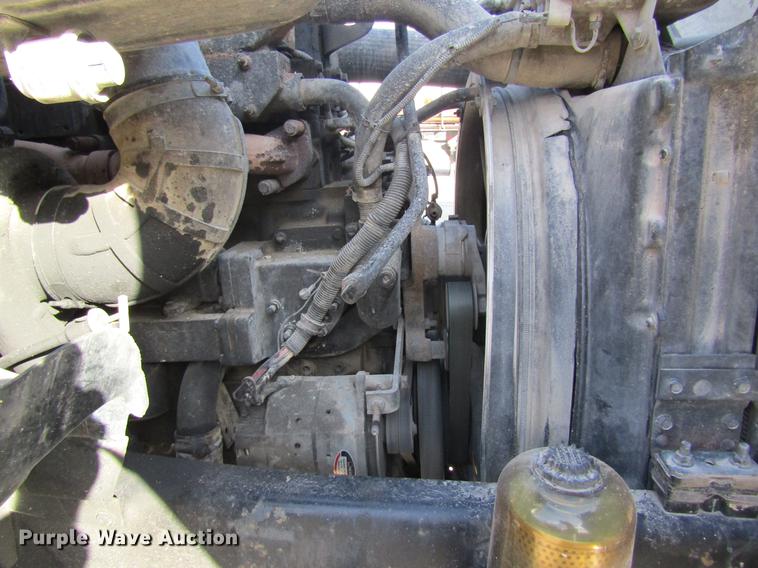 image for item DC4492 2003 Volvo VNM semi truck