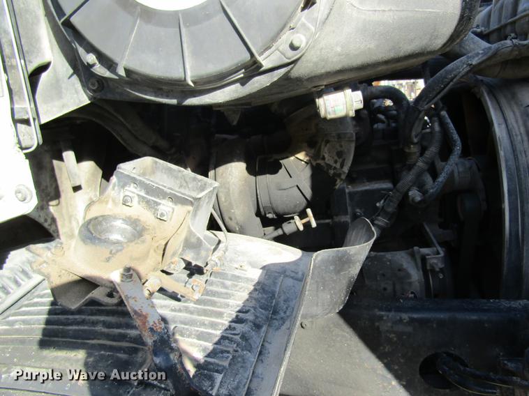 image for item DC4492 2003 Volvo VNM semi truck