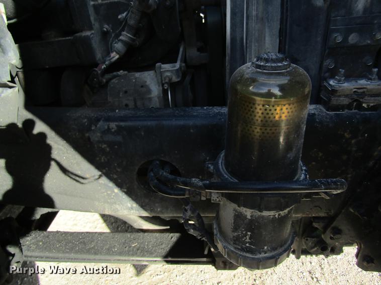 image for item DC4492 2003 Volvo VNM semi truck