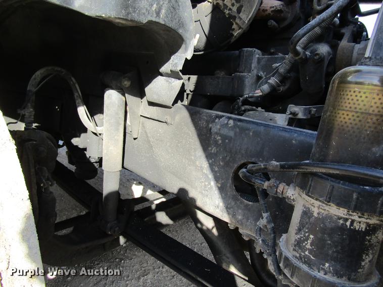 image for item DC4492 2003 Volvo VNM semi truck