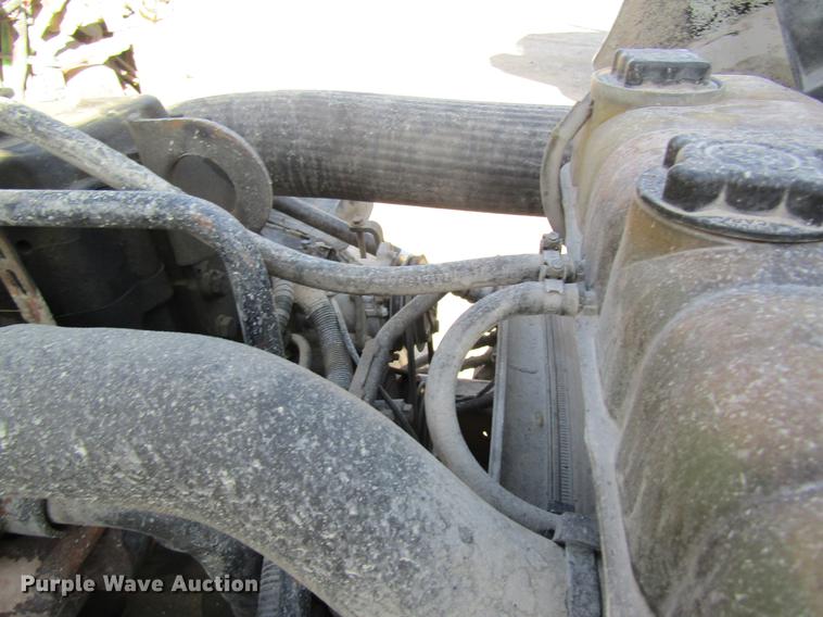 image for item DC4492 2003 Volvo VNM semi truck