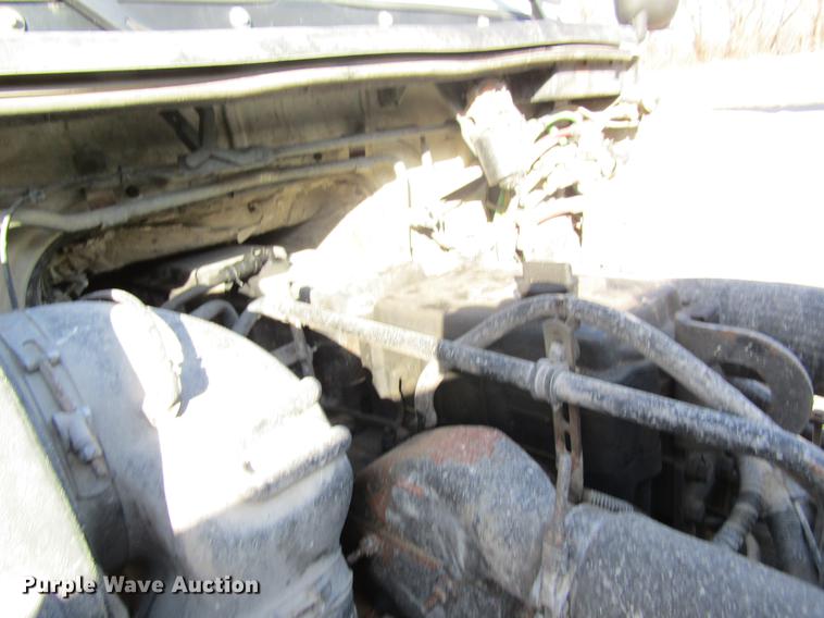 image for item DC4492 2003 Volvo VNM semi truck