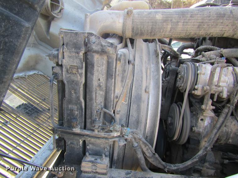 image for item DC4492 2003 Volvo VNM semi truck