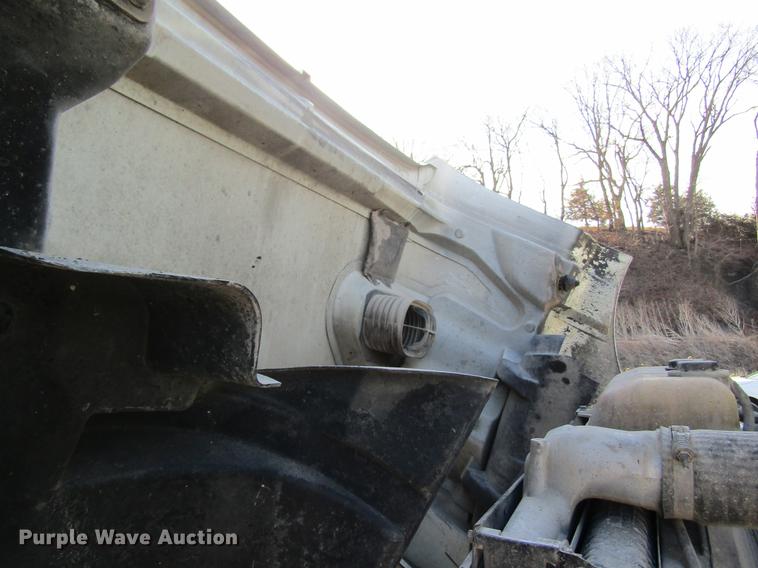 image for item DC4492 2003 Volvo VNM semi truck