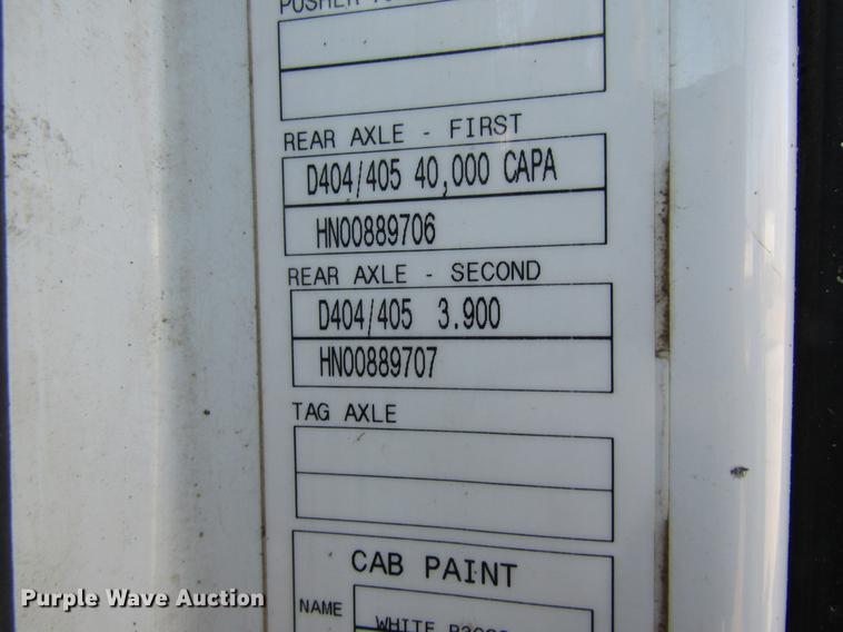 image for item DC4492 2003 Volvo VNM semi truck