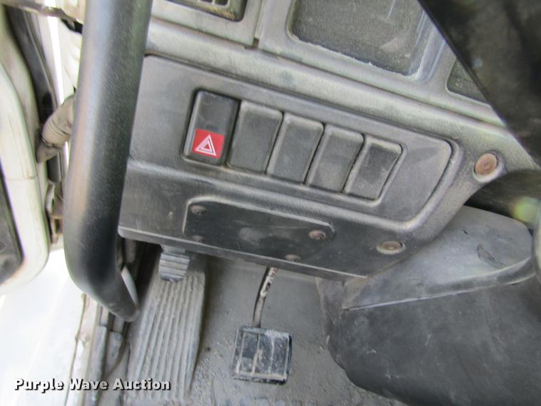 image for item DC4492 2003 Volvo VNM semi truck