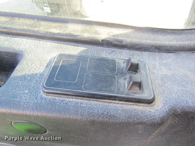 image for item DC4492 2003 Volvo VNM semi truck