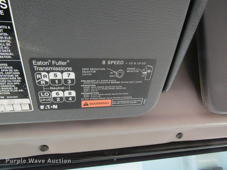 image for item DC4492 2003 Volvo VNM semi truck