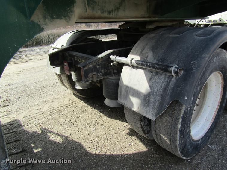 image for item DC4493 2001 Freightliner Columbia 120 semi truck