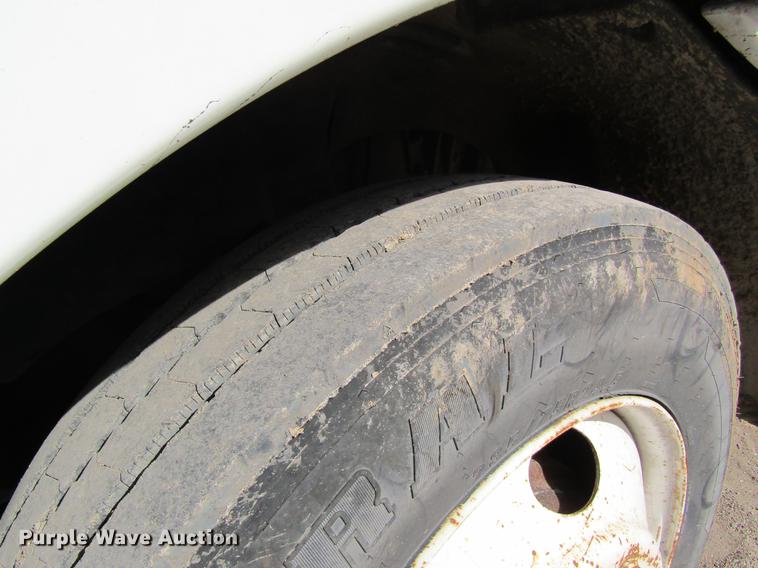 image for item DC4493 2001 Freightliner Columbia 120 semi truck