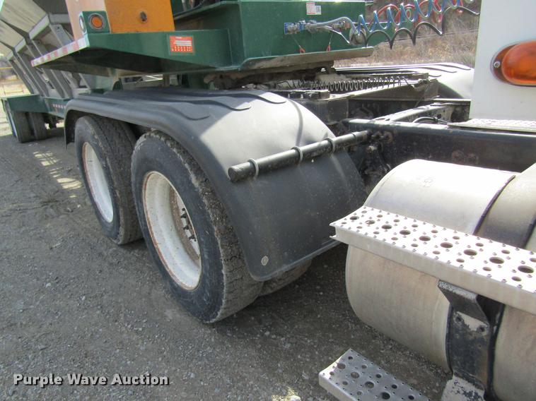 image for item DC4493 2001 Freightliner Columbia 120 semi truck