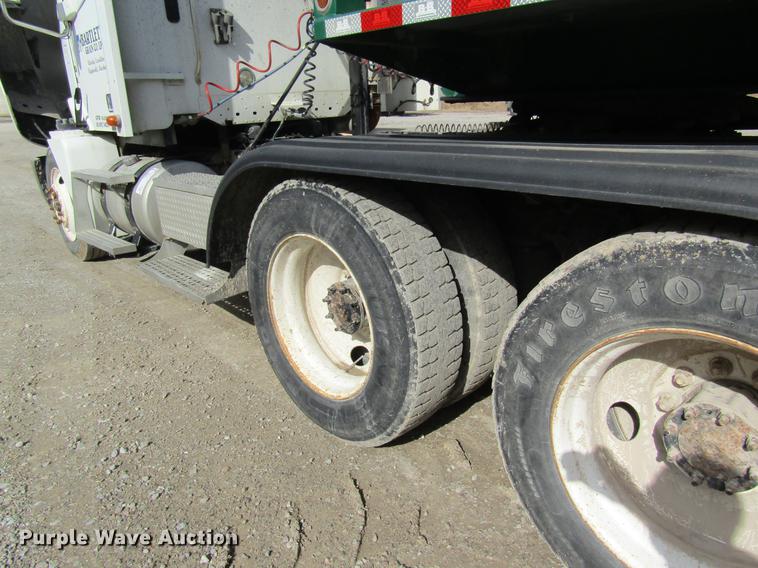 image for item DC4493 2001 Freightliner Columbia 120 semi truck