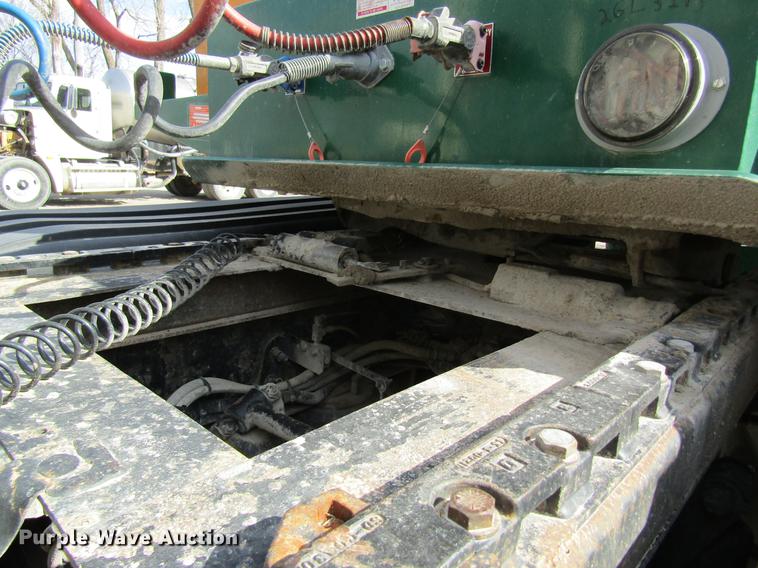 image for item DC4493 2001 Freightliner Columbia 120 semi truck