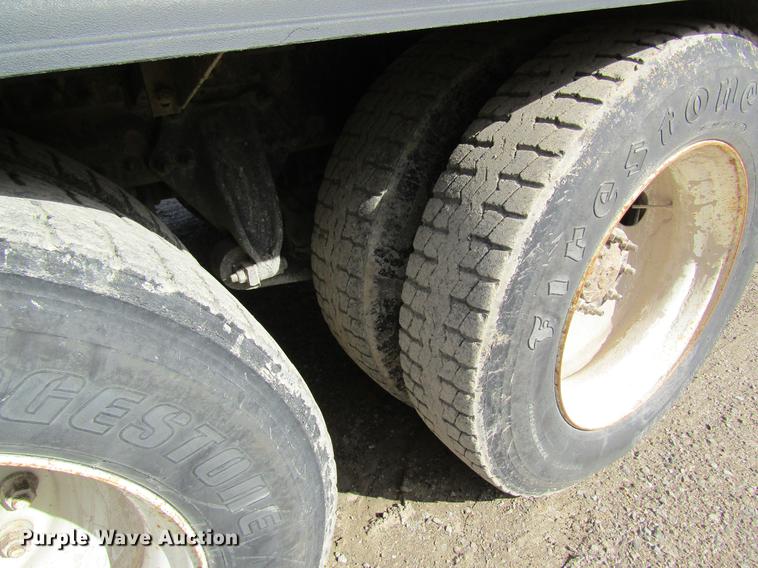 image for item DC4493 2001 Freightliner Columbia 120 semi truck