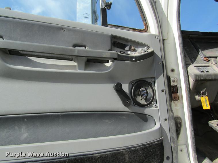 image for item DC4493 2001 Freightliner Columbia 120 semi truck