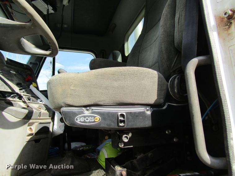 image for item DC4493 2001 Freightliner Columbia 120 semi truck