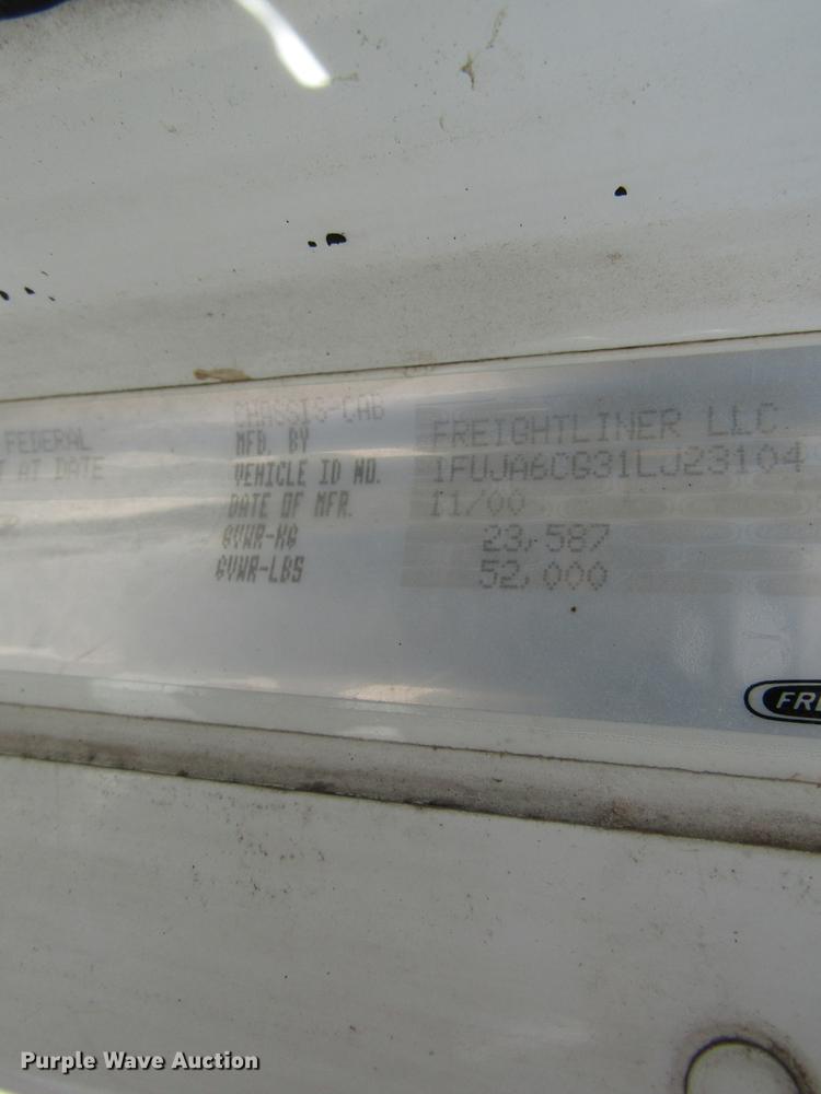 image for item DC4493 2001 Freightliner Columbia 120 semi truck