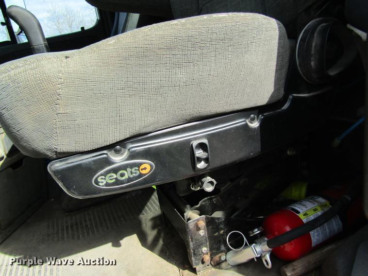 image for item DC4493 2001 Freightliner Columbia 120 semi truck