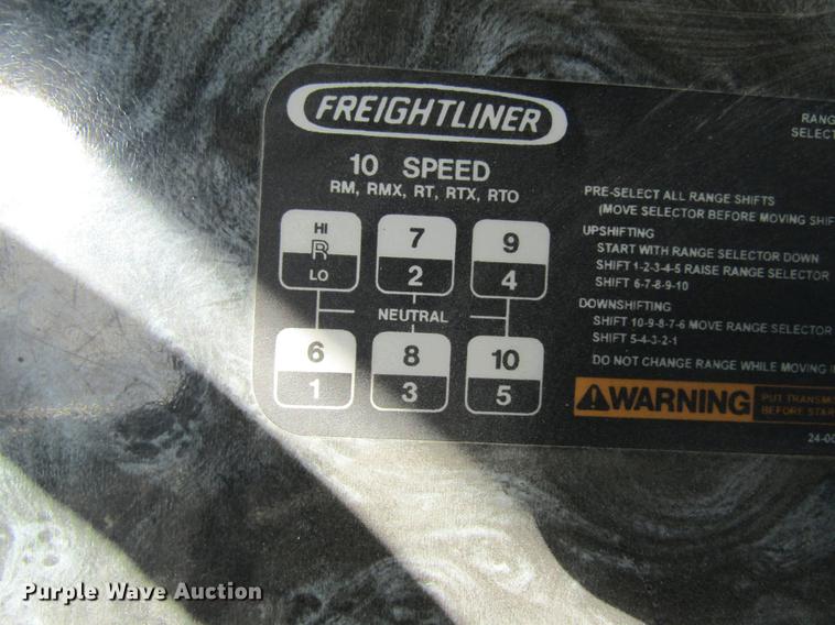 image for item DC4493 2001 Freightliner Columbia 120 semi truck
