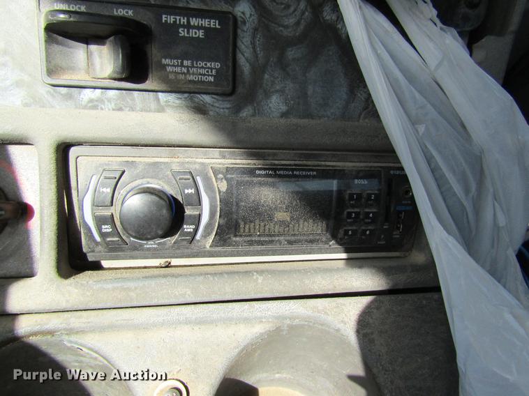 image for item DC4493 2001 Freightliner Columbia 120 semi truck