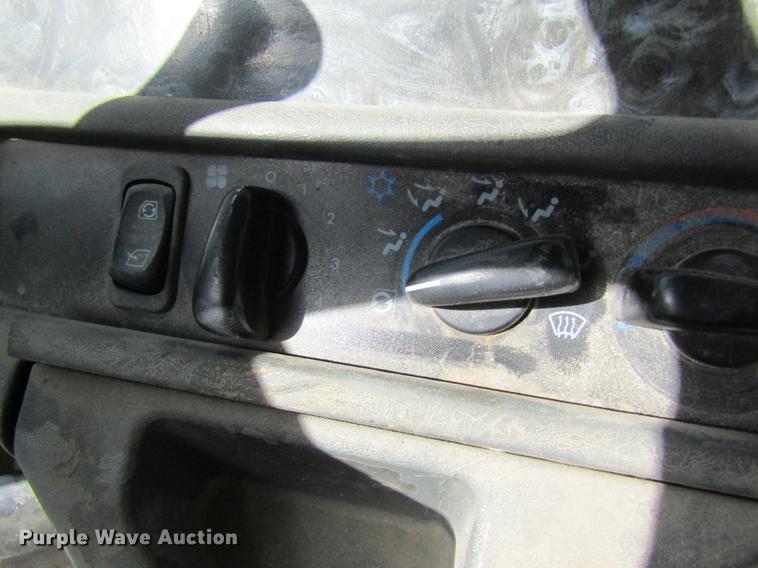 image for item DC4493 2001 Freightliner Columbia 120 semi truck