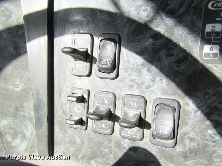 image for item DC4493 2001 Freightliner Columbia 120 semi truck