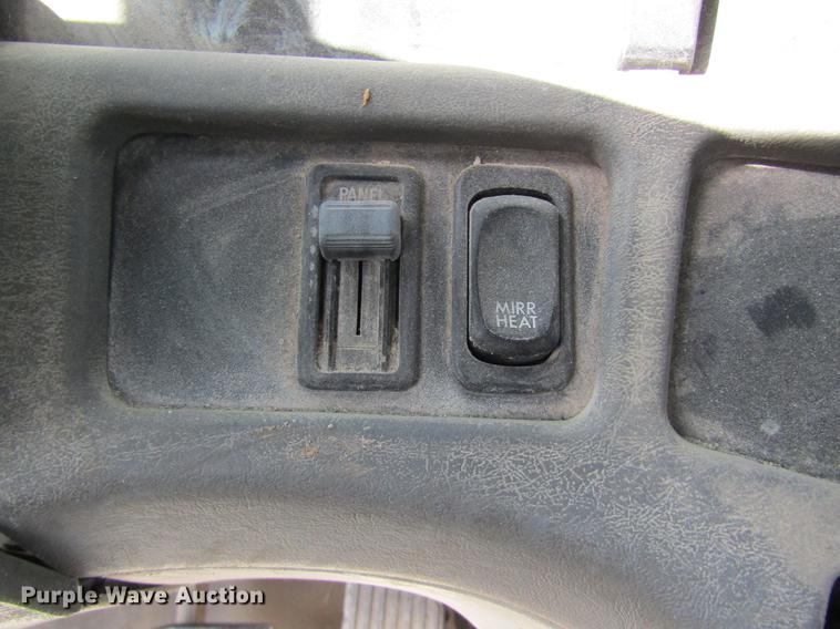 image for item DC4493 2001 Freightliner Columbia 120 semi truck