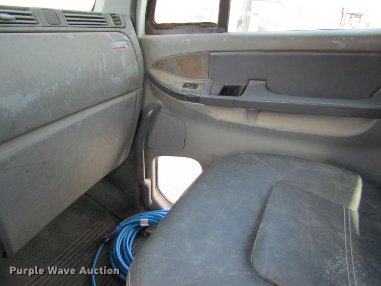 image for item DC4493 2001 Freightliner Columbia 120 semi truck