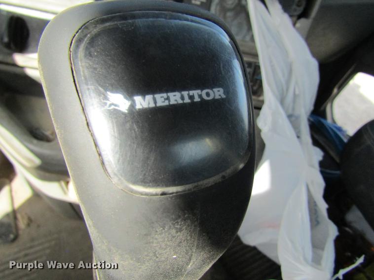 image for item DC4493 2001 Freightliner Columbia 120 semi truck