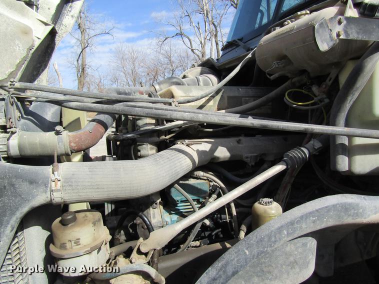 image for item DC4493 2001 Freightliner Columbia 120 semi truck