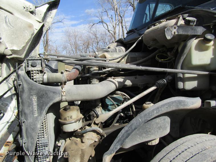 image for item DC4493 2001 Freightliner Columbia 120 semi truck