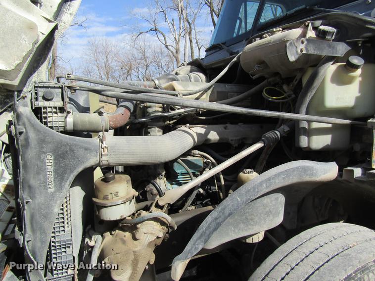 image for item DC4493 2001 Freightliner Columbia 120 semi truck