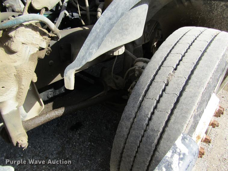 image for item DC4493 2001 Freightliner Columbia 120 semi truck