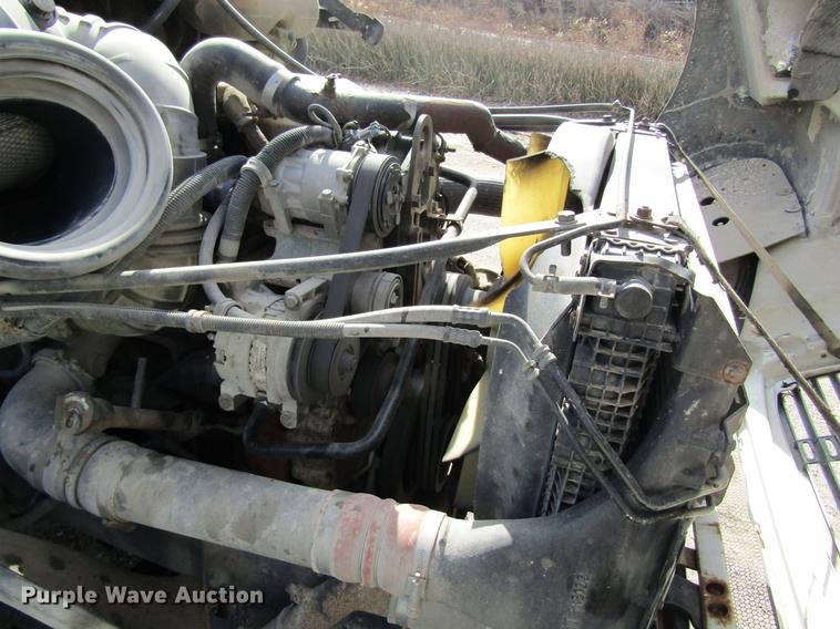 image for item DC4493 2001 Freightliner Columbia 120 semi truck