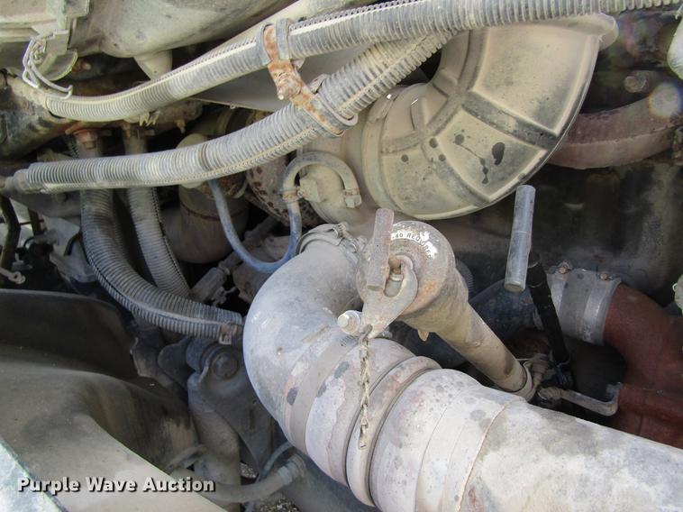 image for item DC4493 2001 Freightliner Columbia 120 semi truck