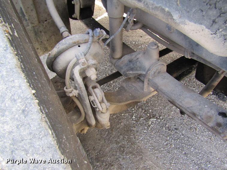 image for item DC4493 2001 Freightliner Columbia 120 semi truck