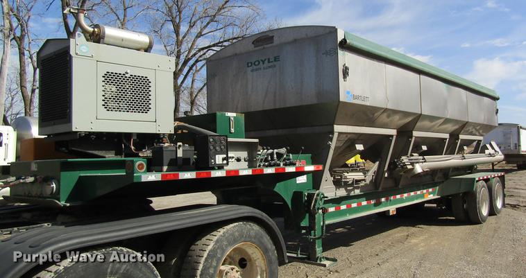 image for item DC4494 2017 Doyle dry fertilizer tender trailer