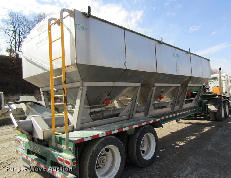 image for item DC4494 2017 Doyle dry fertilizer tender trailer